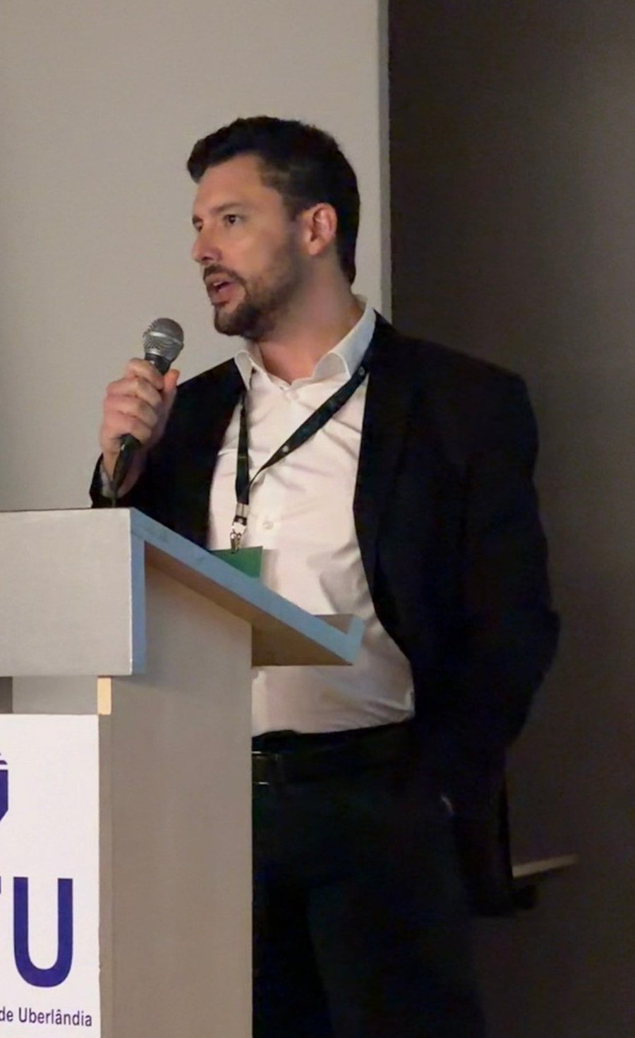 Dr. Solon Gonçalves palestrando na UFU